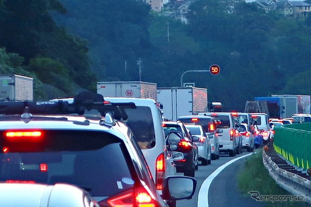 高速道路4社が、年末年始(12月27日~2025年1月5日)の渋滞予測を発表(写真はイメージ)