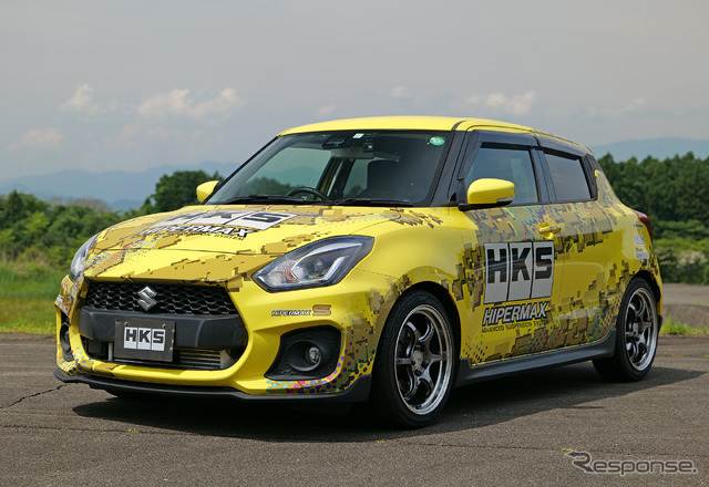 HKSフラッシュエディターを装着したスズキ・スイフトスポーツ(ZC33S)のMT車
