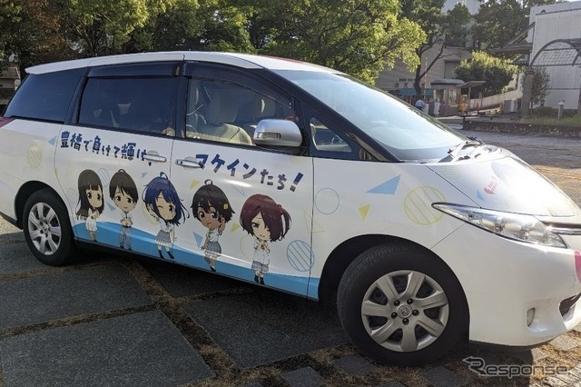 『負けヒロインが多すぎる!』ラッピング公用車