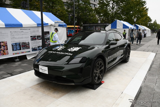 ポルシェ・タイカン(東京マラソン仕様)/(行幸通り会場