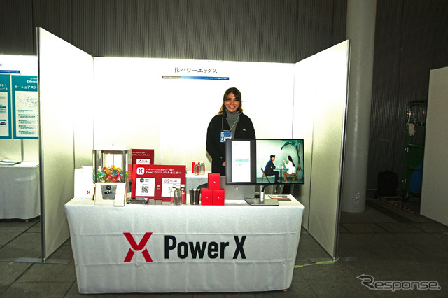 先頃メルセデス・ベンツのディーラーへの設置が発表された充電事業者のパワーX/東京ビルTOKIAガレリア会場)