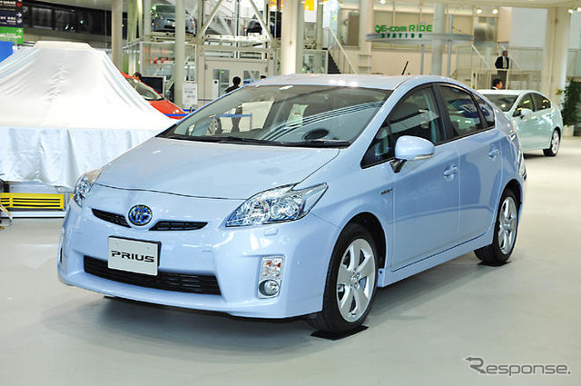 新車販売、首位の フィット に プリウス が急接近…09年上半期