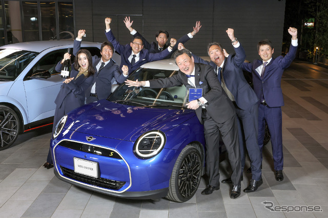 「インポート・カー・オブ・ザ・イヤー」を受賞したMINI クーパー