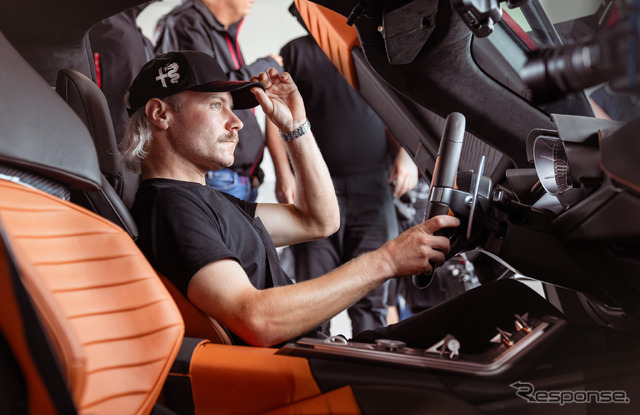 アルファロメオ『33ストラダーレ』のプロトタイプをF1ドライバーのバルテリ・ボッタス選手がテスト