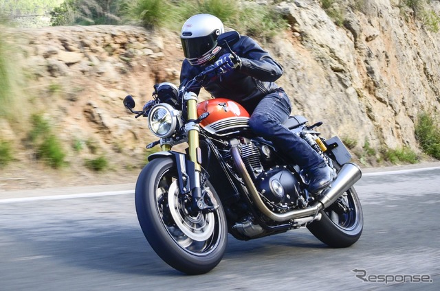 トライアンフ スピードツイン1200 RS