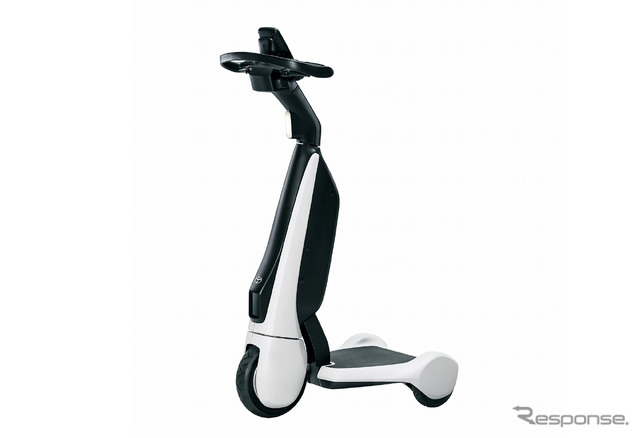 トヨタの立ち乗り型歩行領域BEV「C+walk T」