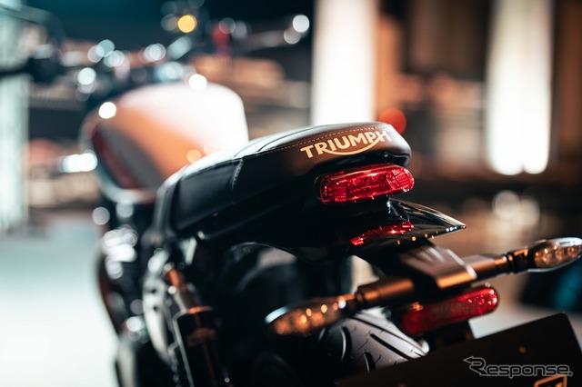 トライアンフ スピードツイン 900