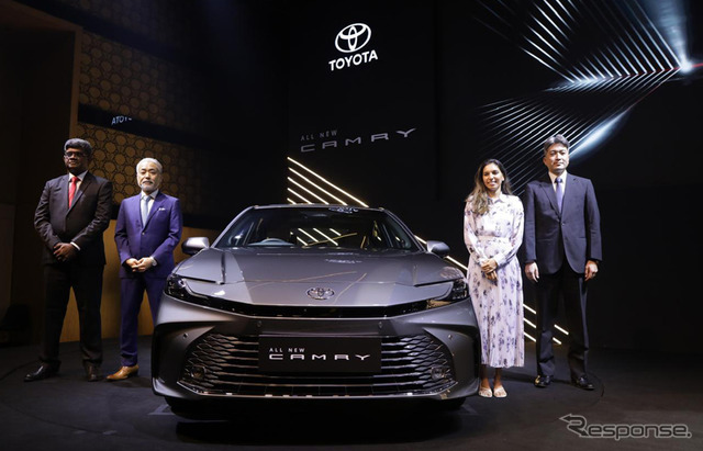 トヨタ・カムリ・ハイブリッド新型（インド仕様）