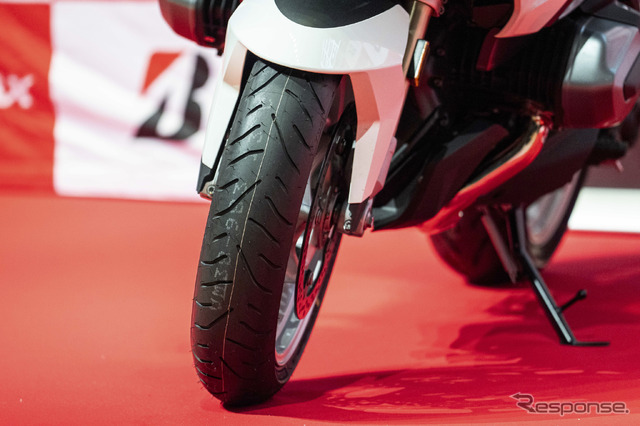 ブリヂストン「BATTLAX SPORT TOURING T33」
