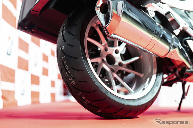 ブリヂストン「BATTLAX SPORT TOURING T33」