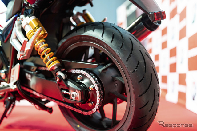 ブリヂストン「BATTLAX SPORT TOURING T33」