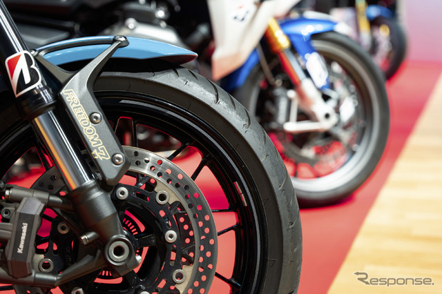 ブリヂストン「BATTLAX SPORT TOURING T33」