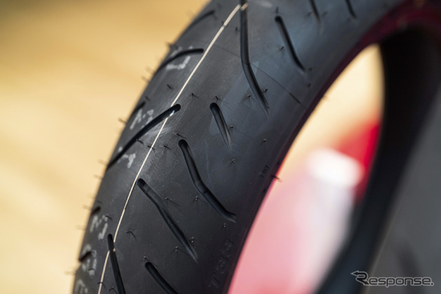 ブリヂストン「BATTLAX SPORT TOURING T33」