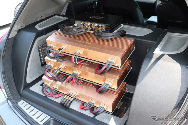 LCサウンドファクトリー(栃木県宇都宮市)にて製作されたオーディオカー(日産・ムラーノ)。