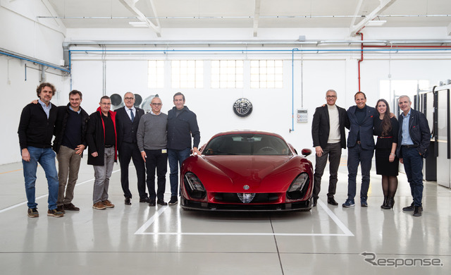 アルファロメオ『33ストラダーレ』新型の第1号車を生産完了