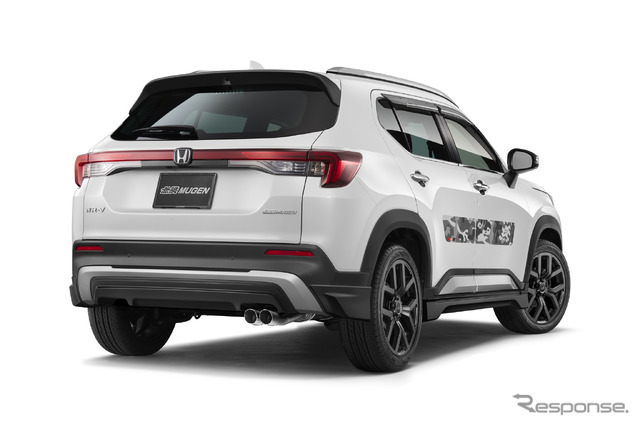 無限が開発中のホンダ『WR-V』用パーツ、エアロ:マットブラック/ホイール:フラットブラック