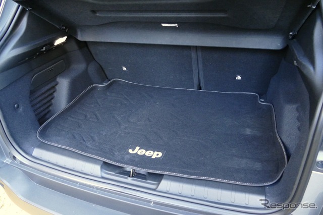 ジープ アベンジャー アティテュード(JEEP Avenger Altitude)
