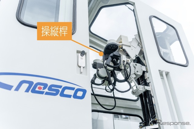 多機能鉄道重機:操縦室