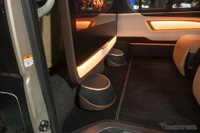 WELL Cabin GranLuxe(パナソニックオートモーティブシステムズ/東京オートサロン2025)