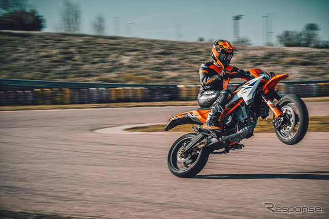 KTM『390 SMC R』の2025年モデル