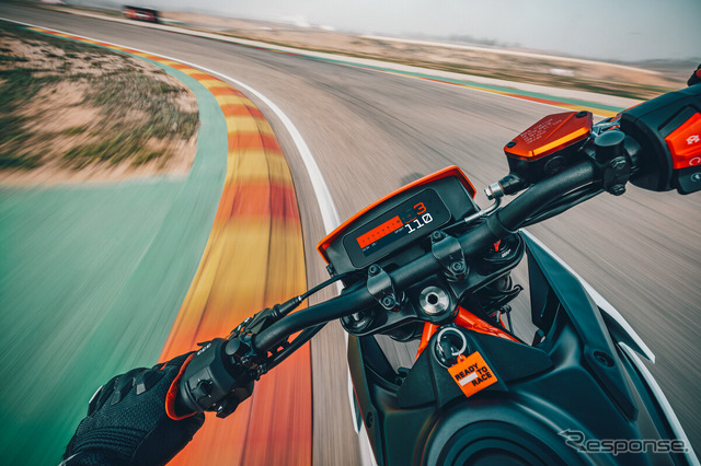 KTM『390 SMC R』の2025年モデル