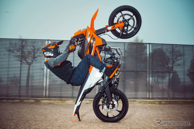 KTM『390 SMC R』の2025年モデル