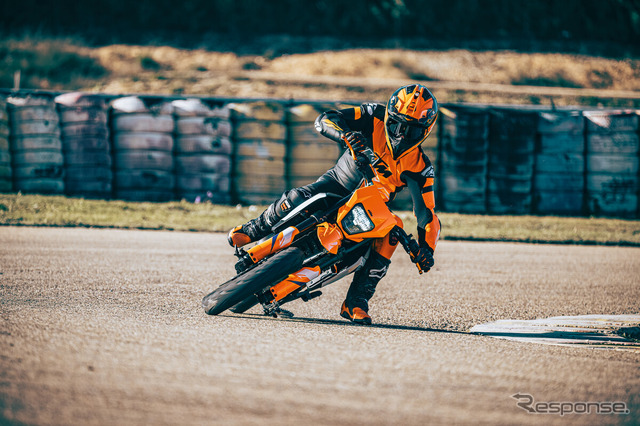 KTM『390 SMC R』の2025年モデル