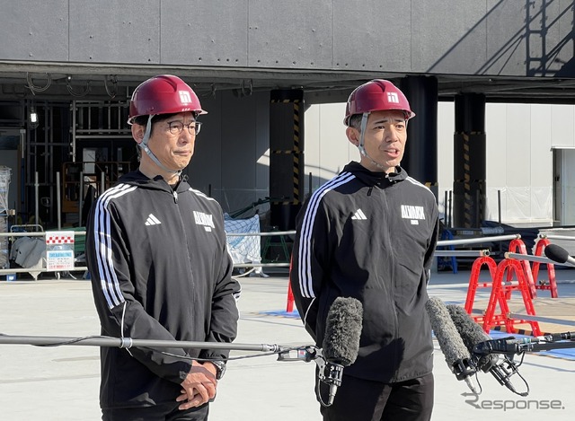 トヨタアルバルク東京 林邦彦 代表取締役社長(左)と林洋輔 アリーナプランニング部長(右)