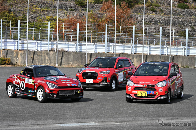 (左から)コペン GRスポーツ ラリージャパン参戦車両、ダイハツ ロッキー ラリーカー、ダイハツ ミラ イース ラリーカー