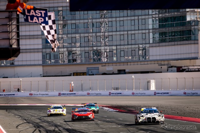 BMW『M4 GT3 EVO』がドバイ24時間レースで総合優勝