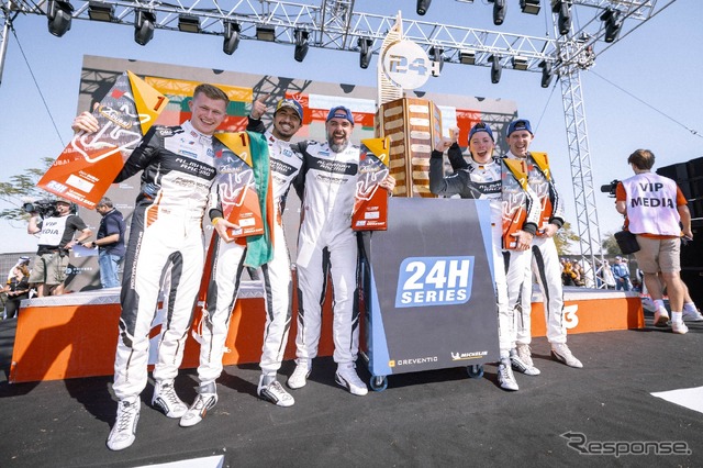 BMW『M4 GT3 EVO』がドバイ24時間レースで総合優勝