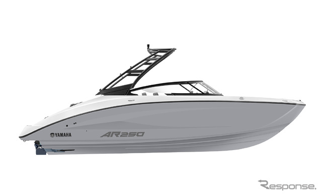 国内初導入のスポーツボート、ヤマハ『AR250』
