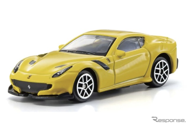 Bburagoの1/64スケールミニカー、フェラーリ F12 tdf