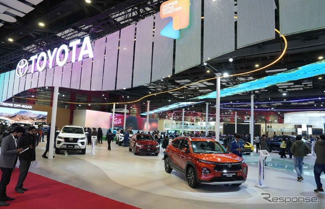 アーバンクルーザー・タイザーを展示したトヨタ(Bharat Mobility Global Expo 2025)