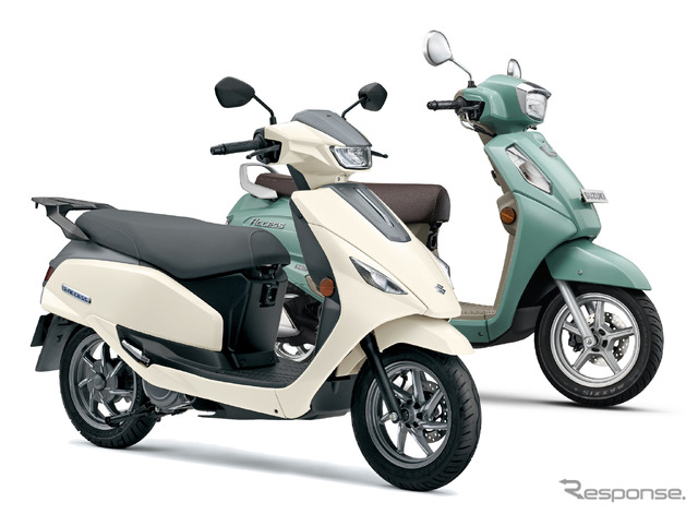 写真はスズキの二輪車バッテリーEV『e-ACCESS』(左)とエンジン車の『ACCESS』(右)