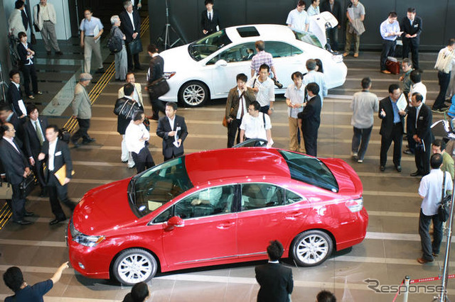 【新聞ウォッチ】レクサス HS250h…豊田社長「日本の道に合ったサイズ」