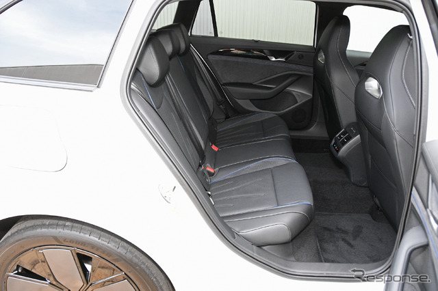 VW パサート 新型(eハイブリッド・Rライン)