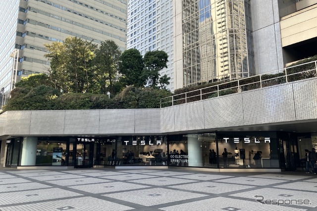 テスラ新宿