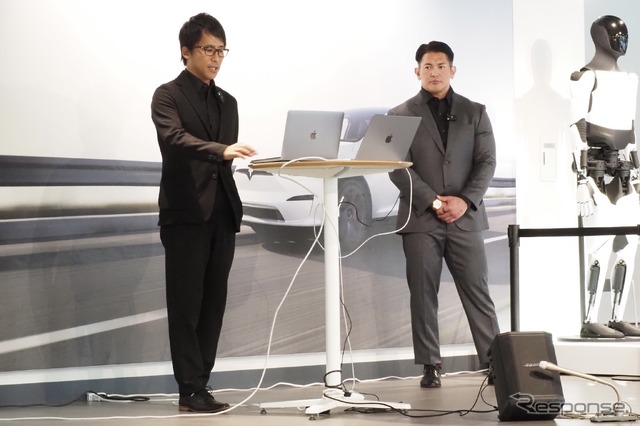 テスラジャパンの橋本代表(向かって右)と大塚マーケティングマネジャー