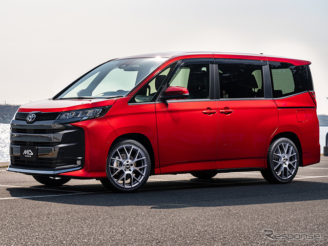 MID EXCLUSIVE 027F×TOYOTA NOAH