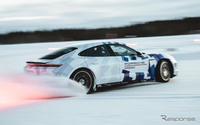 ポルシェ『タイカン』が氷上EV連続ドリフトでギネス世界新記録。17.503kmを走破