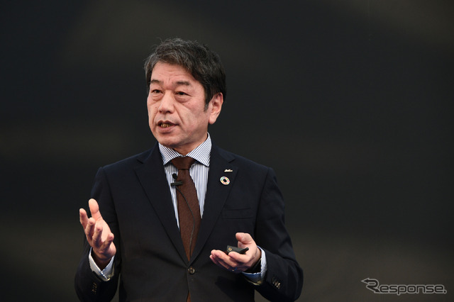 2024年12月に開催された発表会でスピーチする日本ミシュランタイヤの須藤元代表取締役社長