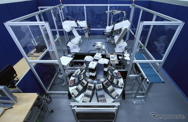 三菱電機と京都大学、次世代セル生産を実現するロボット知能化技術を開発