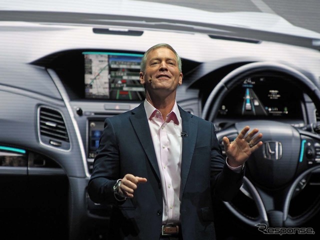 ホンダ ゼロシリーズのE&Eアーキテクチャーについて説明するHonda Development & Manufacturing of AmericaのStephen Frey氏