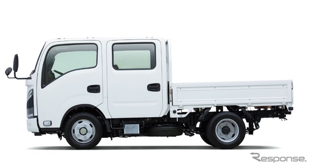日産『アトラス』の「普通免許対応モデル」のダブルキャブ
