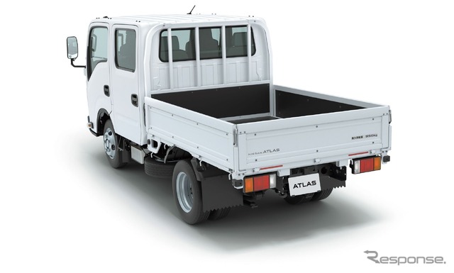 日産『アトラス』の「普通免許対応モデル」のダブルキャブ