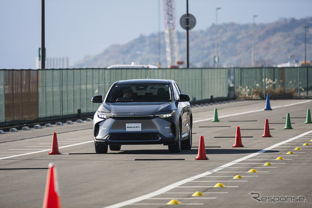 YOKOHAMA ADVAN試乗会