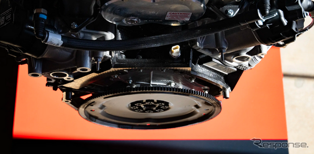 フォードパフォーマンスの競技用の7.3リットルV8エンジン「メガジラ2.0」