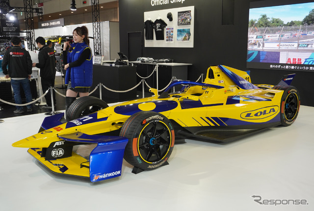 東京オートサロン2025に展示されたヤマハのフォーミュラEマシン