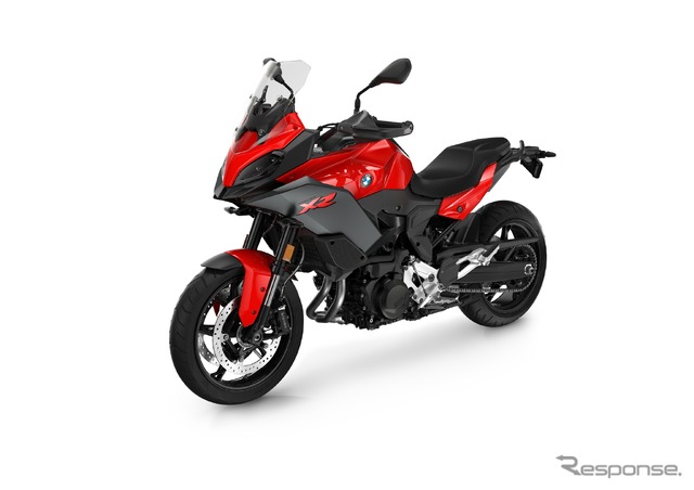 BMW F 900 XR.